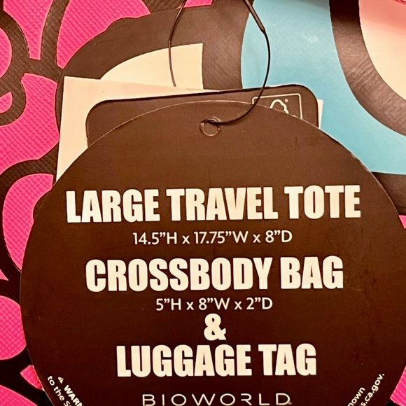 *READ DESCRIPTION* BNWT 3 Piece Hello Kitty Travel Set - Picture 3 of 3